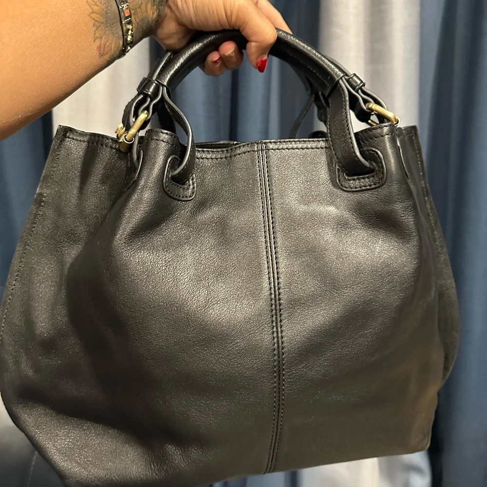 GIVENCHY Elegant Black Leather Handbag - Picture 3 of 6